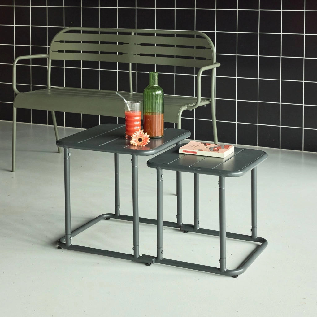 Set tavolini da esterno quadrati in acciaio, verde kaki