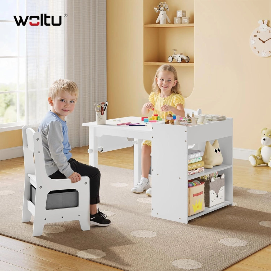Tavolino Bambini con 2 Sedie, 3 in 1 Scrivania Cameretta in Legno, con Ripiano a 3 Livelli, Portarotolo di Carta e Contenitore Rimovibile, per Asilo, Bianco