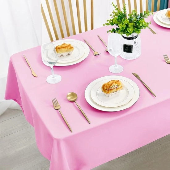 Tavolo da pranzo con tovagliato di protezione rossa 130 x 160 cm resistente alle macchie e idrorepellente per ogni occasione