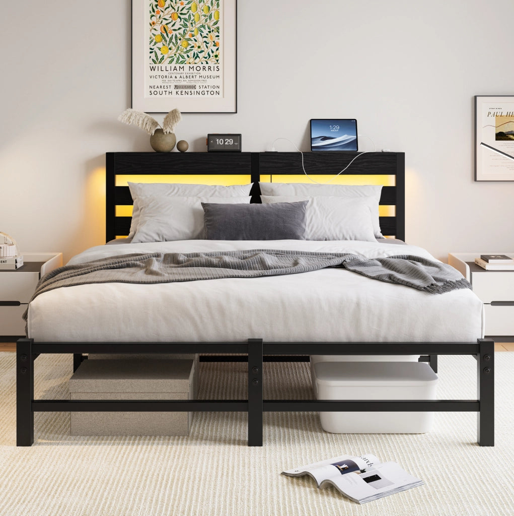 Letto in metallo 140x200 cm con LED RGB; 2 porte USB e ripiano; nero