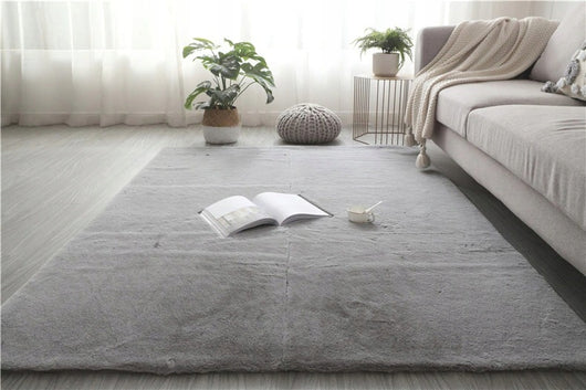 Tappeto morbido in peluche grigio chiaro 140x200 cm