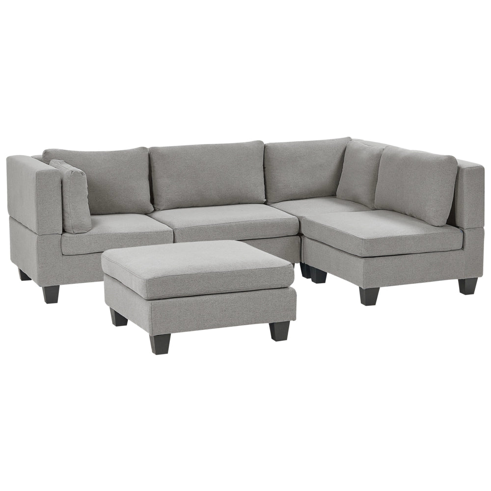 Divano componibile 4 posti imbottito in tessuto grigio chiaro con gambe nere schienale imbottito lato sinistro con pouf stile moderno