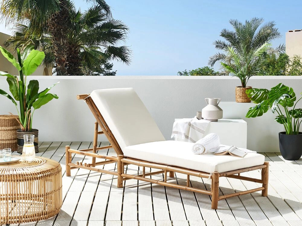 Sedia a sdraio da esterno in bambù naturale e cuscino bianco con schienale regolabile giardino stile classico