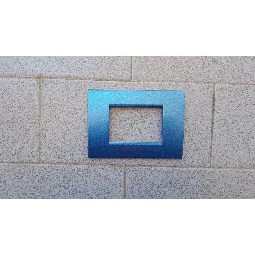 Trade Shop - Placca Placche Placchete Compatibili Living Light In Abs 3 4 7 Posti Colorate - Blu Cielo Metallizzato -3 Fori     -