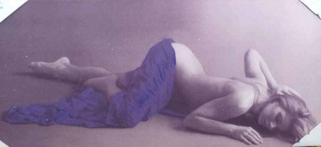 Quadro da Parete Dipinto Medio Donna con Telo Viola 55 x 115 cm