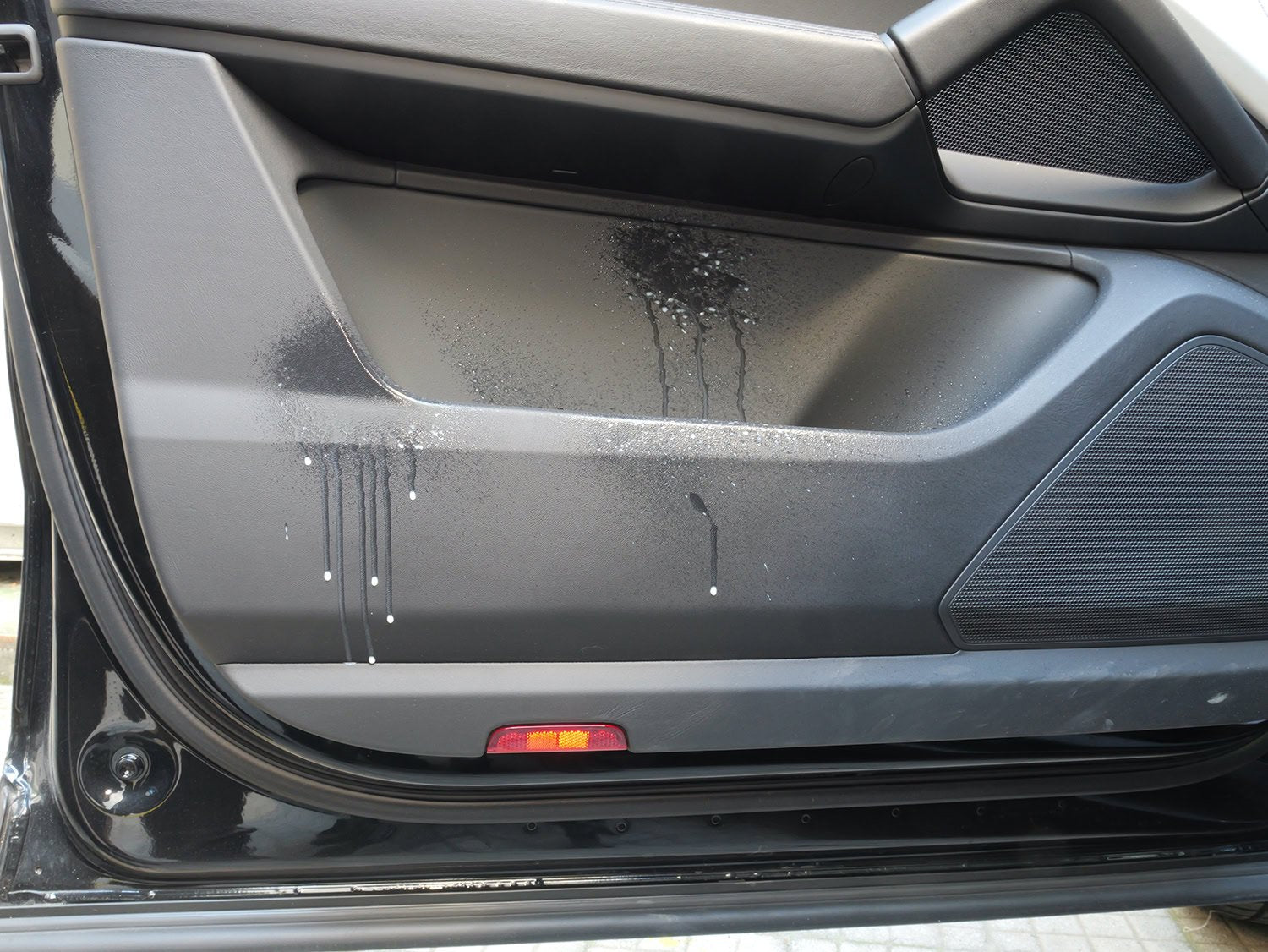 Bullock Car Care Plastibel, Rinnova e Lucida Superfici in Plastica e Gomma, Formula Antistatica Senza Aloni, per Abitacolo e Fascioni Esterni, 375ml