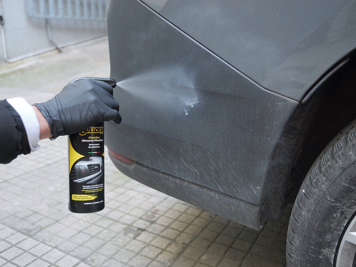 Bullock Car Care Plastibel, Rinnova e Lucida Superfici in Plastica e Gomma, Formula Antistatica Senza Aloni, per Abitacolo e Fascioni Esterni, 375ml