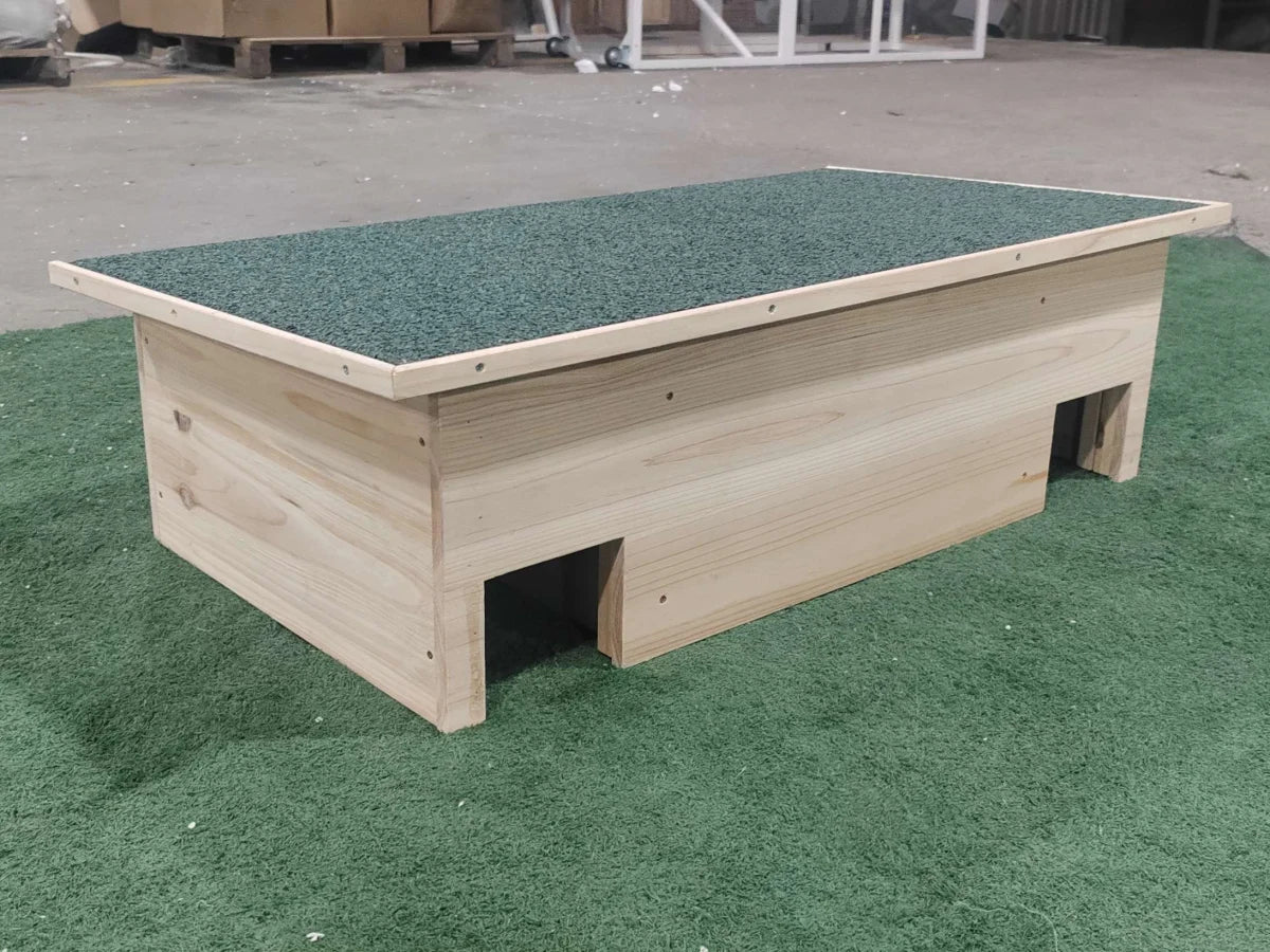 Casa del riccio in legno di pino con due ingressi