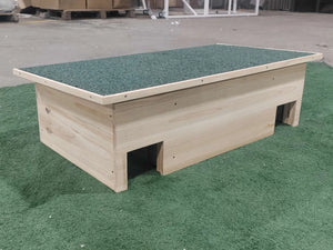 Casa del riccio in legno di pino con due ingressi