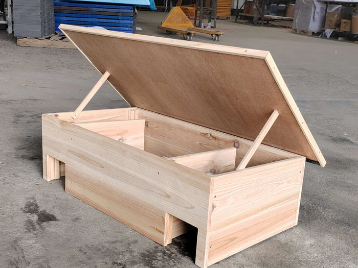 Casa del riccio in legno di pino con due ingressi