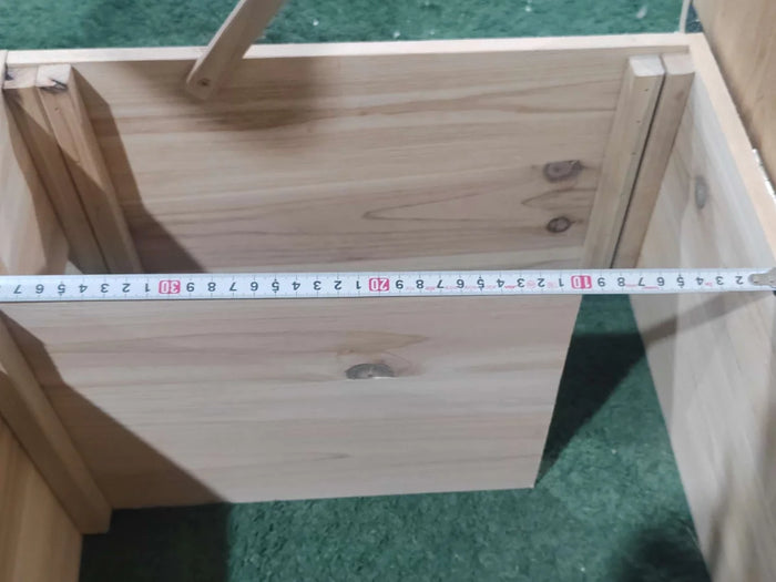 Casa del riccio in legno di pino con due ingressi