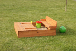 Sabbiera con coperchio e panchine