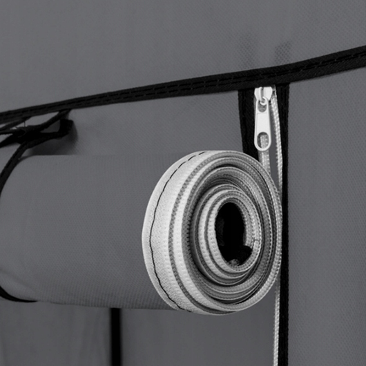 Armadio 170x45x170 cm in finitura nera, ideale per la camera da letto.