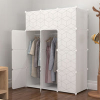 Armadio componibile con misure 147x110x47 cm, ideale per ogni stanza.