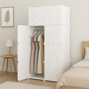 Guardaroba bianco con misure 147x75x47 cm, ideale per la camera da letto o l'ingresso.