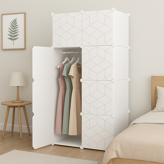 Guardaroba bianco con misure 147x75x47 cm, ideale per la camera da letto o l'ingresso.