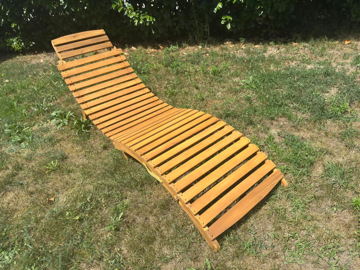 Set sdraio da giardino con cuscino grigio e tavolo