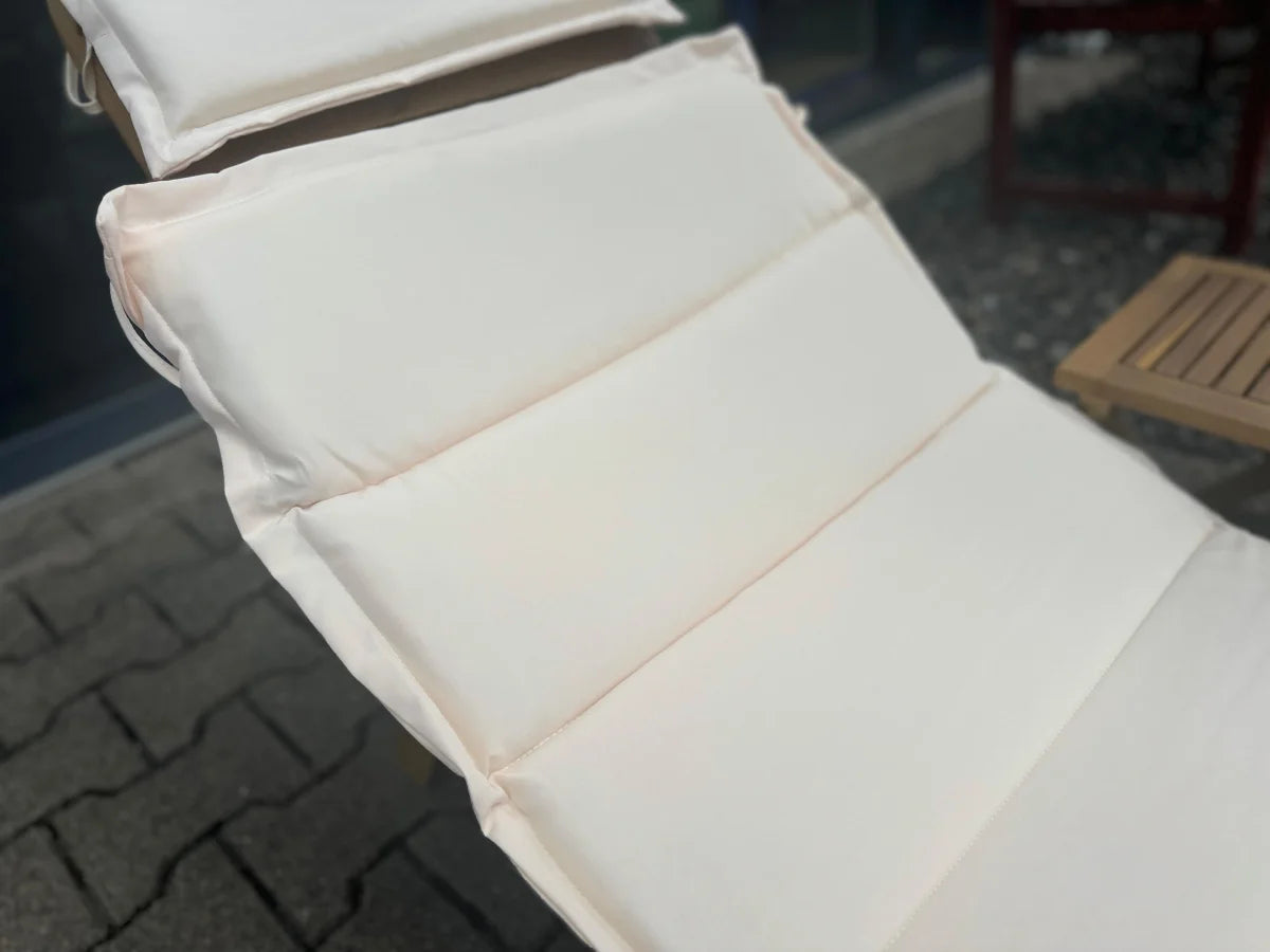 Set sdraio da giardino con cuscino beige e tavolo