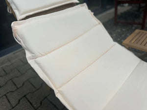 Set sdraio da giardino con cuscino beige e tavolo