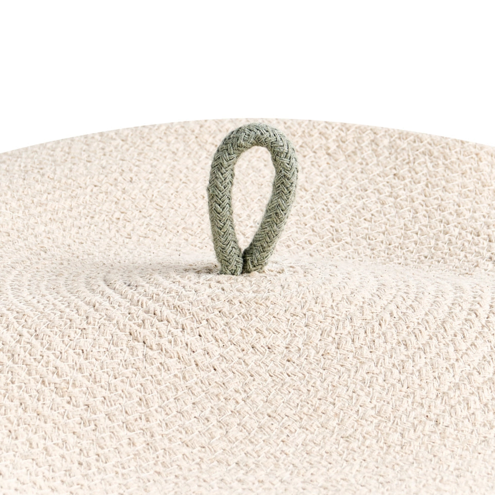 Cestino in tessuto di cotone bianco sporco con accessori per la conservazione del coperchio boho