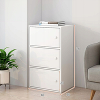 Moderno e capiente comò bianco in stile scandinavo loft retrò con ripiano