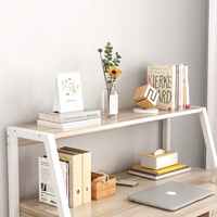 Scrivania 81x50x100 cm in finitura marrone, compatta e funzionale.