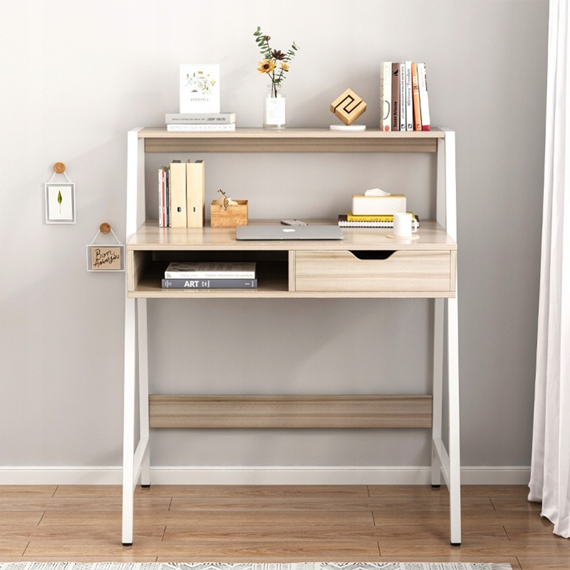 Scrivania 81x50x100 cm in finitura marrone, compatta e funzionale.