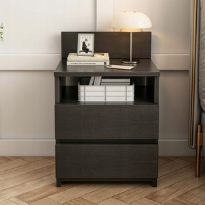 Comodino con finitura nera, con misure 40x59x32 cm, ideale per la camera da letto.