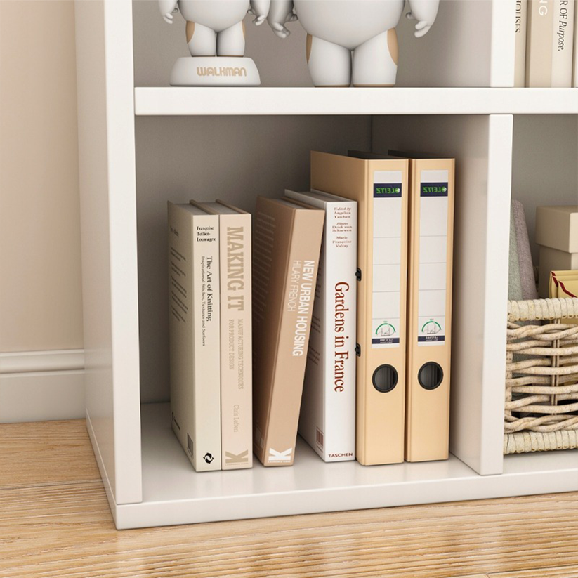 Libreria da 90x30x60 cm, in finitura bianca, ideale per ogni ambiente.