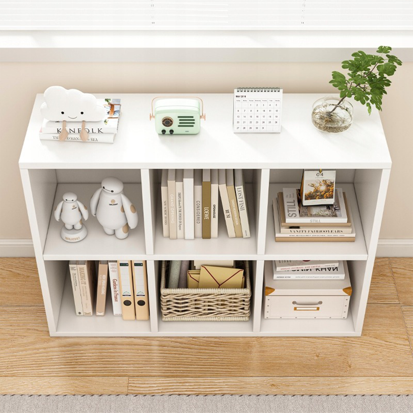 Libreria da 90x30x60 cm, in finitura bianca, ideale per ogni ambiente.