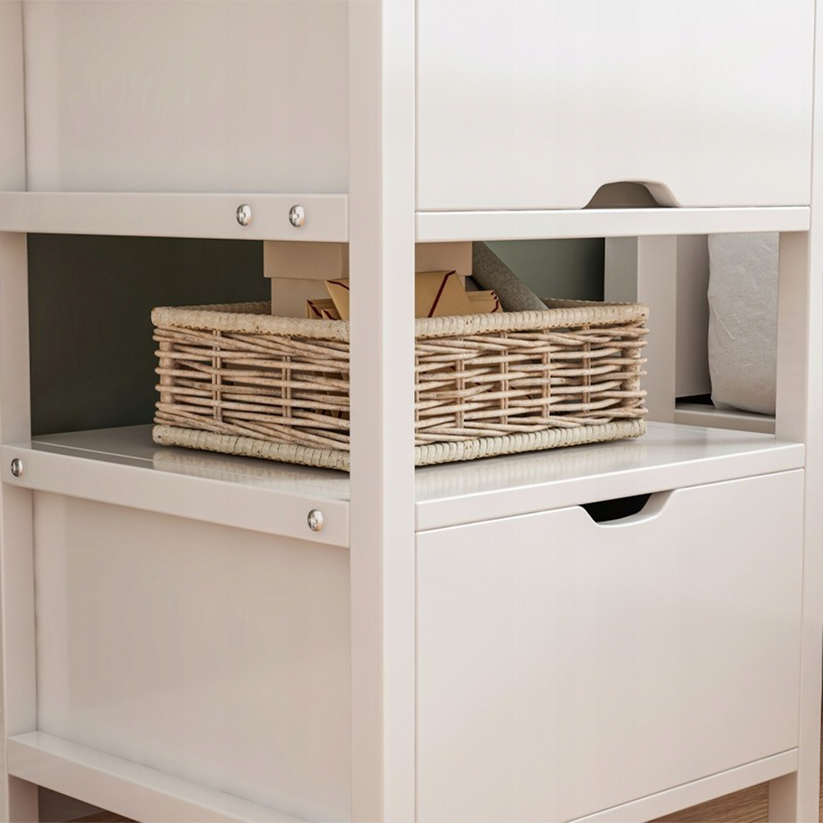 Comodino da 45x38x55 cm in finitura bianca, moderno e funzionale.