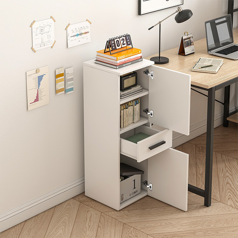 Libreria da 30x85x30 cm, in finitura bianca, ideale per ogni ambiente.