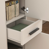 Libreria da 30x85x30 cm, in finitura bianca, ideale per ogni ambiente.