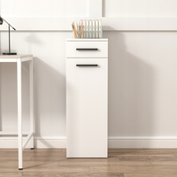 Libreria da 30x30x85 cm, in finitura bianca, ideale per ogni ambiente.