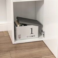 Libreria da 30x30x85 cm, in finitura bianca, ideale per ogni ambiente.