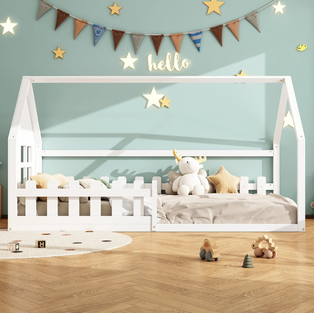 Letto per bambini 90x200 cm a forma di casetta; in pino e MDF; bianco