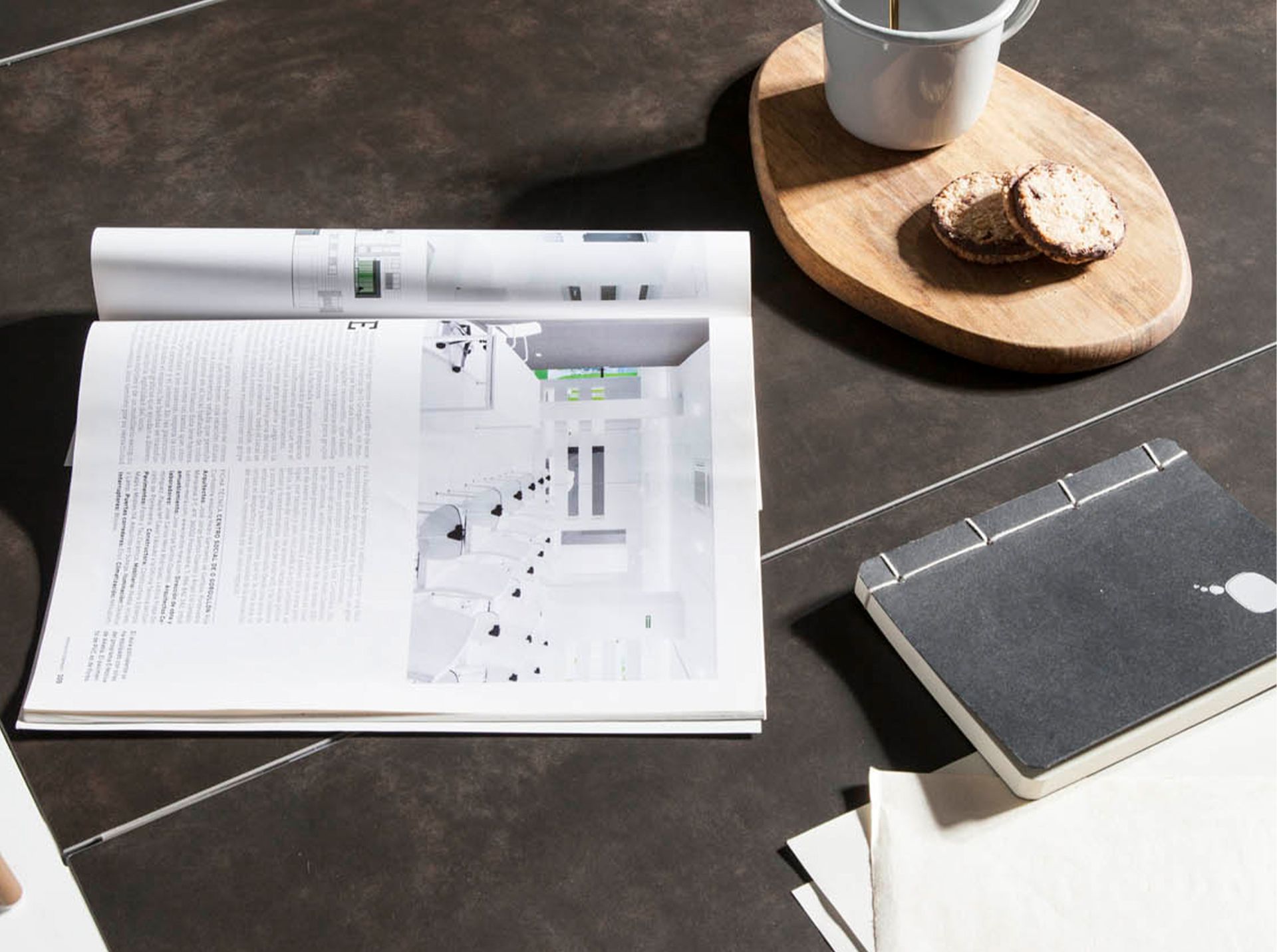 Tavolo da pranzo allungabile rettangolare marmo porcellanato e noce