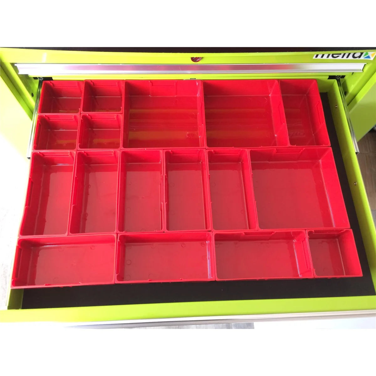 Set di plastica 17 pezzi, rosso per cassetti