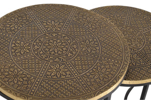 Set di 3 tavolini impilabili con base in metallo e piano in ottone