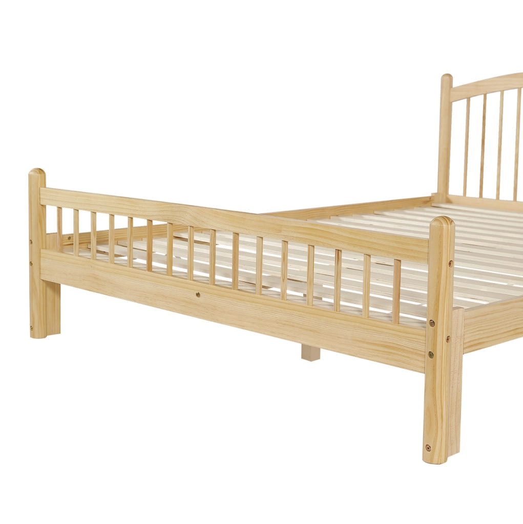 Letto in legno massello 140x200 cm dal design minimal con rete a doghe