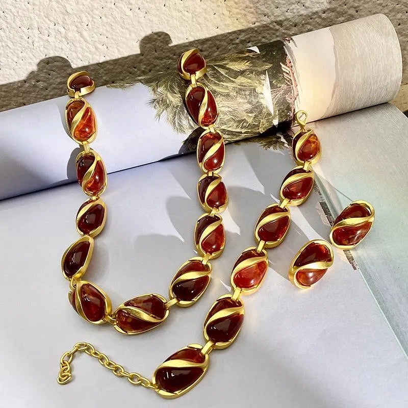 Set vintage fatto a mano con perline di cristallo marrone: collana, orecchini e bracciale. Regalo di Natale o di compleanno.