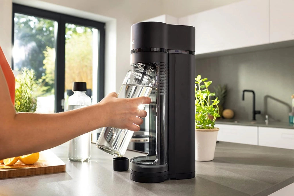 Aeratore Logan Starter Set con cilindro CO₂, con 2 bottiglie di vetro (850 & 600 ml) e 1 bottiglia in PET (850 ml), colore nero opaco, altezza 42,6 cm