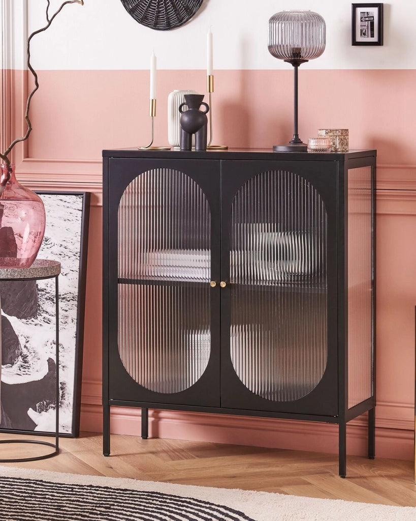 Credenza in acciaio nero e ante in vetro opaco in stile moderno contemporaneo
