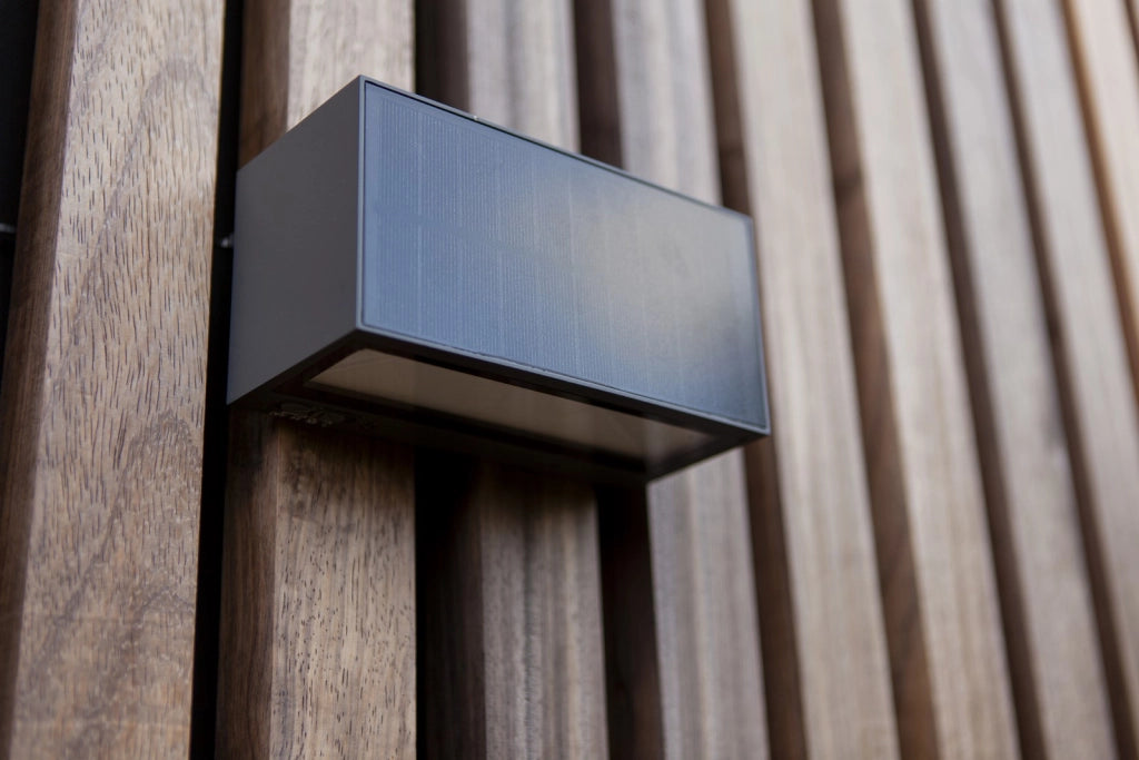 Applique esterna LED 9W 3000K ibrida solare INKA Lutec