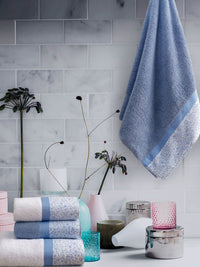 Set Spugna 4 Pezzi Asciugamani Viso + Ospite con Balza Stampata Garrini Emily Azzurro