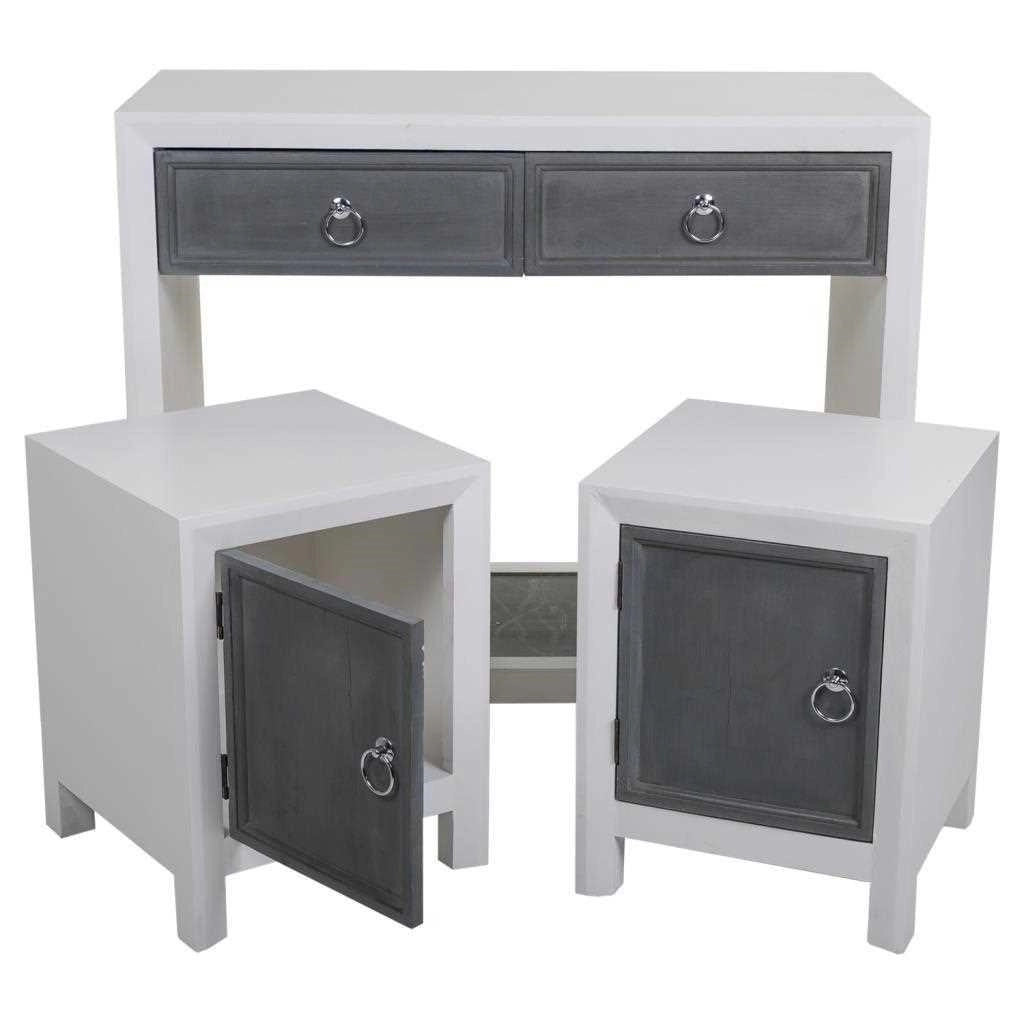 Mobile da Mobile da ingresso e due sgabelli in legno grigio