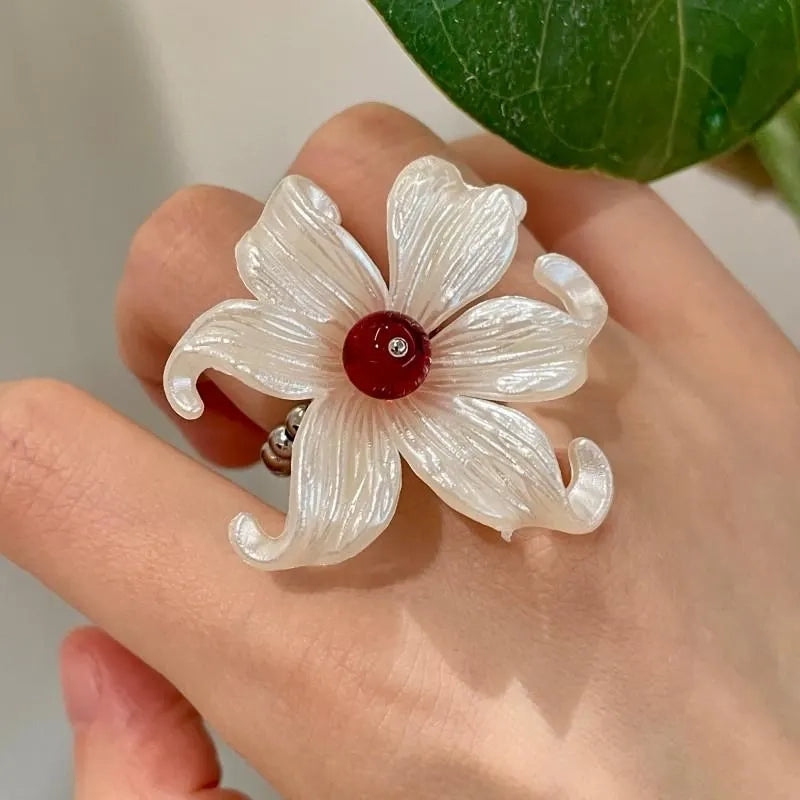 Collana con anello a forma di fiore di cristallo rosso, realizzata a mano, regalo di Natale o di compleanno.