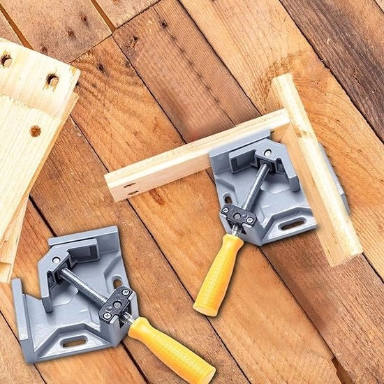 Strumento di posizionamento assistito per lavorazione del legno con angolo di posizionamento