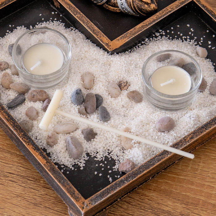 Giardino Zen da Tavolo con Statua Buddha, Sabbia, Sassi e Rastrello – Kit Decorativo Relax e Meditazione, Portacandele Tealight in Vetro Quadrato