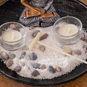Giardino Zen da Tavolo con Statua Buddha, Sabbia, Sassi e Rastrello – Kit Decorativo Relax e Meditazione, Portacandele Tealight in Vetro Rotondo